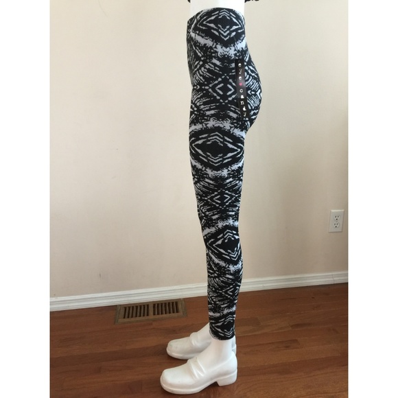 NWT! Eye Candy JR Plus Leggings Black & White - Picture 2 of 3